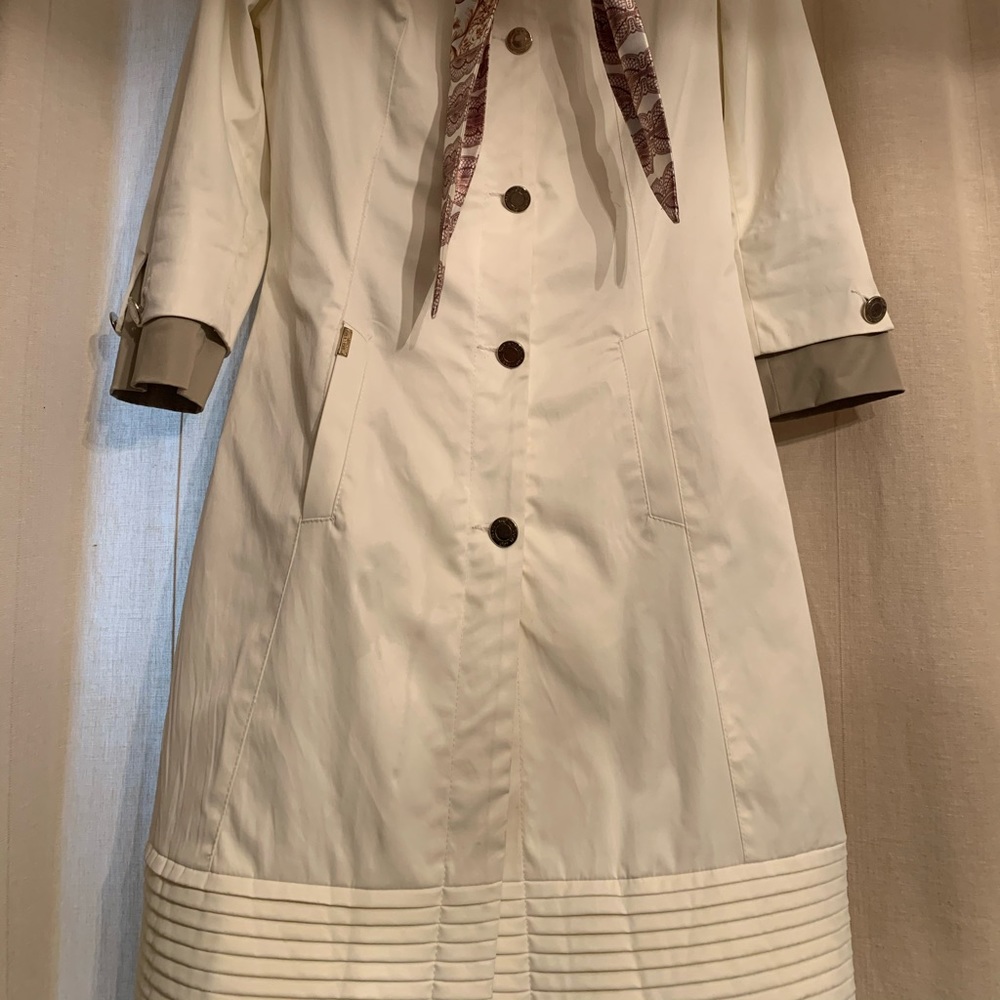 Coat - Picture 14 of 16